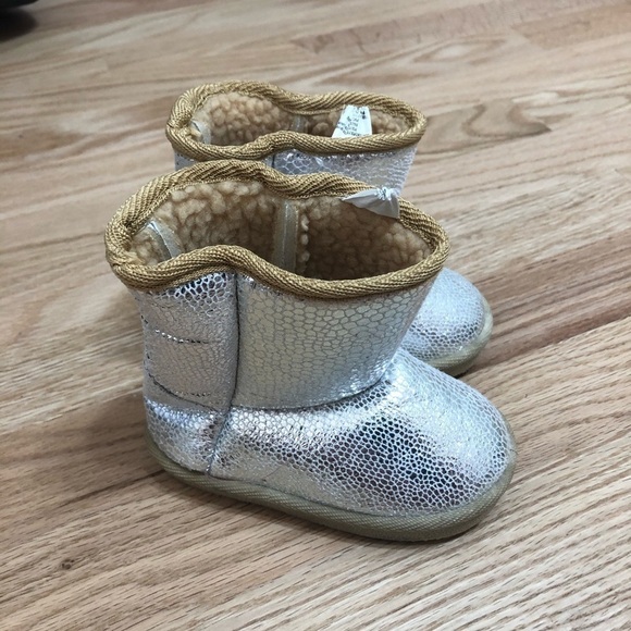 Silver Faux Shearling Lined Boots Sz 5 - Picture 1 of 6